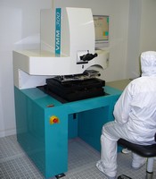 Kundenspezifisches Mikroskop zur Vermessung der Lasermarkierungen auf Wafern